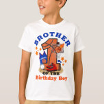 Basketbal Birthday Boy Brother från födelsedagen T Shirt<br><div class="desc">Firar födelsedag med denna speciella t-shirt,  personlig design</div>