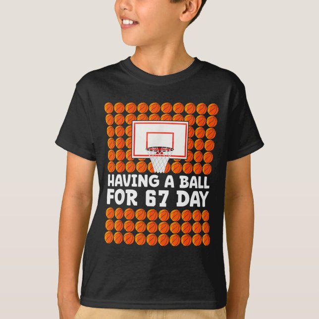 Basketball 67th Day Of School 67 Days Six Seven Me T Shirt (Framsida)