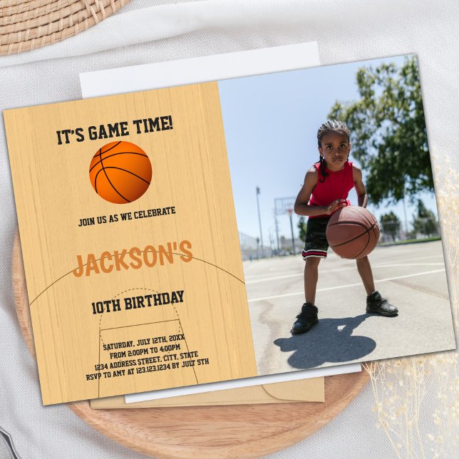 Basketball Birthday-inbjudningar med foto Inbjudningar (Brown Basketball Birthday Invitations with photo)