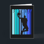 Basketball Birthday Manar Kids Coola Funky  Kort<br><div class="desc">Dessa amerikanska fotbollens temakläder är för manar och pojkar är toppen coolor. Med en silhuett för sport av en man eller pojke som spelar fotboll i en återblå formad grafik. De är trendig, unika, coola och söta. De här sportetiska gåvorna för manar är coola. Om du gillar retroplagg för din...</div>