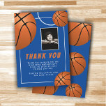 Basketball Boll Sports Birthday Photo Tack Kort<br><div class="desc">Basketball Boll idrottar födelsedagsfoto tack ditt kort. Roligten har texten "Låt oss upp ring" och bollar i basketboll på blå bakgrund. Lägg till tackkort,  namn och foto.</div>