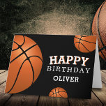 Basketball Boll Sports Grattis på födelsedagen Kid Kort<br><div class="desc">Basketball Boll har Grattis på födelsedagen-kort med Namn. Basketball bollar med en Grattis på födelsedagen-önskan mot svart bakgrund. Anpassa med ditt namn och skapa ett speciellt personkort för en pojke eller flicka som kärlek basketboll.</div>