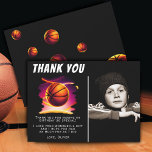 Basketball Boll Sports Photo Birthday Tack Kort<br><div class="desc">Basketball Boll idrottar fotoutställning på födelsedagen tack vare ditt kort. Denna moderna konstruktion har en basket boll på en levande och livfull bakgrund. Basketbollens tema gör det till perfekt för en basketboll fläkt. Lägg till fotot och anpassa texten.</div>