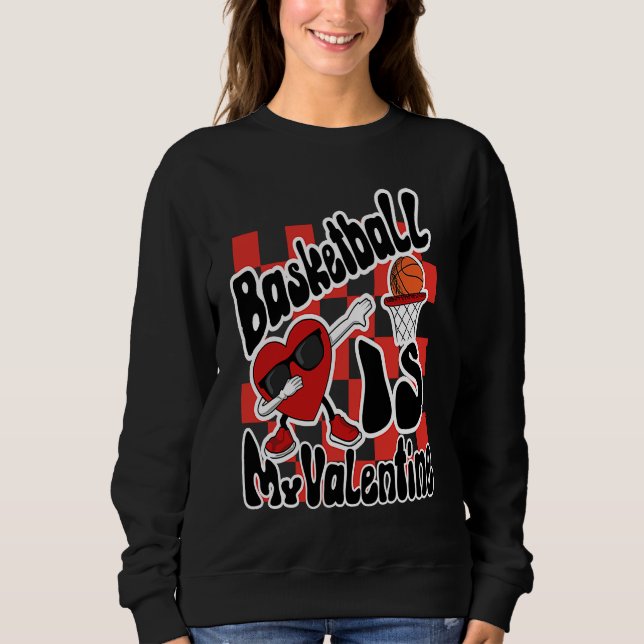Basketball Is My Valentine Heart Retro Dunking Bas T Shirt (Framsida)
