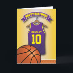 Basketball Lila Jersey Sports Anpassningsbar Birth Kort<br><div class="desc">Kort för hälsning på basketbollsdagen med gultens bakgrund och en gult- och lila basketboll som du kan anpassa med barn namn och ålder, och en basketboll vid grund. Det här sportfödelsedagskortet kommer att imponera på födelsedagsljuden, vare sig det är din son/dotter, brorson/barnson eller vän, bokstavligen vem som helst som är...</div>