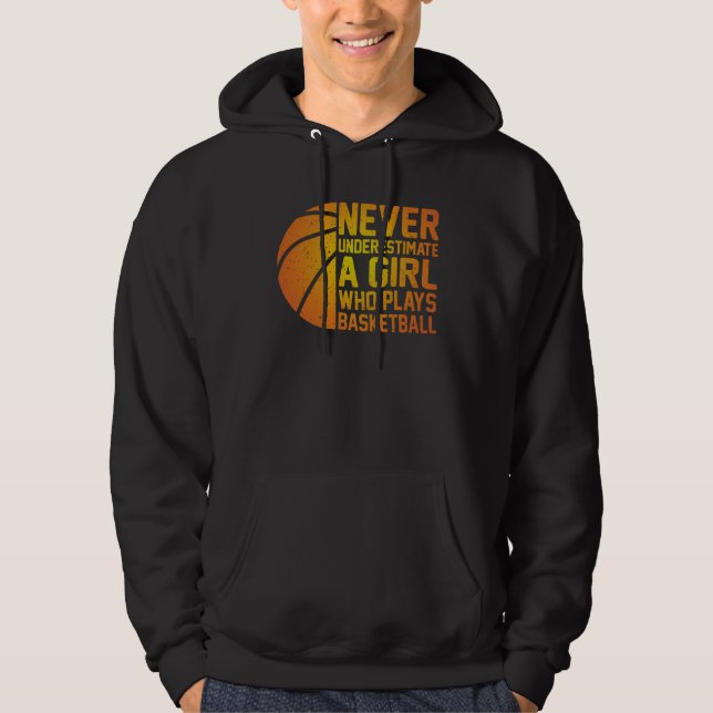 Basketball Never Underestimate A Girl Who Plays Ba Hoodie (Framsida)