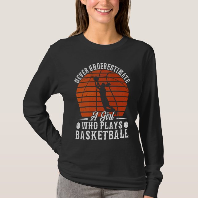 Basketball Never Underestimate A Girl Who Plays Ba T Shirt (Framsida)