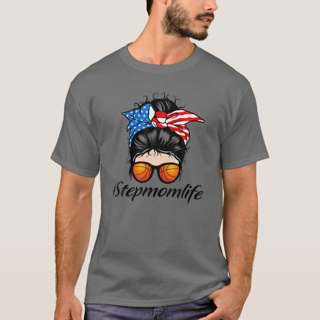 Basketball Stepmamma Life Messy Bun American Flagg T Shirt (Framsida)