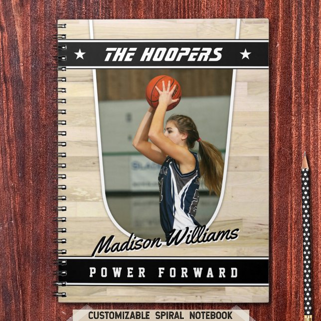 Basketball Team Player Keepsakin i Black Spiral Anteckningsbok (Baketball Spiral Notebook with custom team name and player name with Black and white stripes)