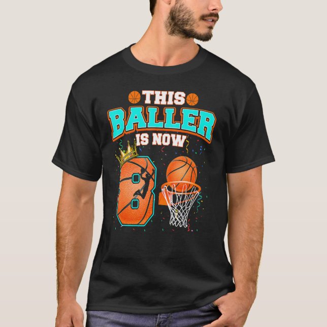 Basketboll är 8:e födelsedag. Baller är nu 8 T Shirt (Framsida)