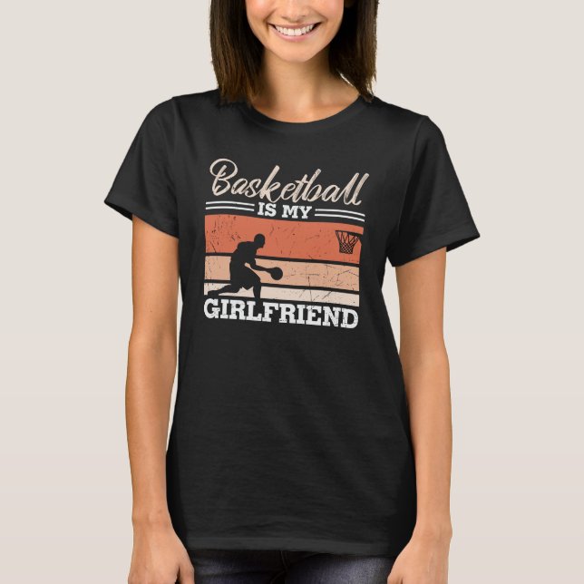 Basketboll är Min Flickvän Vacker Design T Shirt (Framsida)