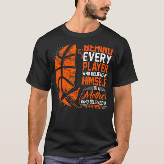 Basketboll, bakom varje spelare, Mamma i en Basket T Shirt