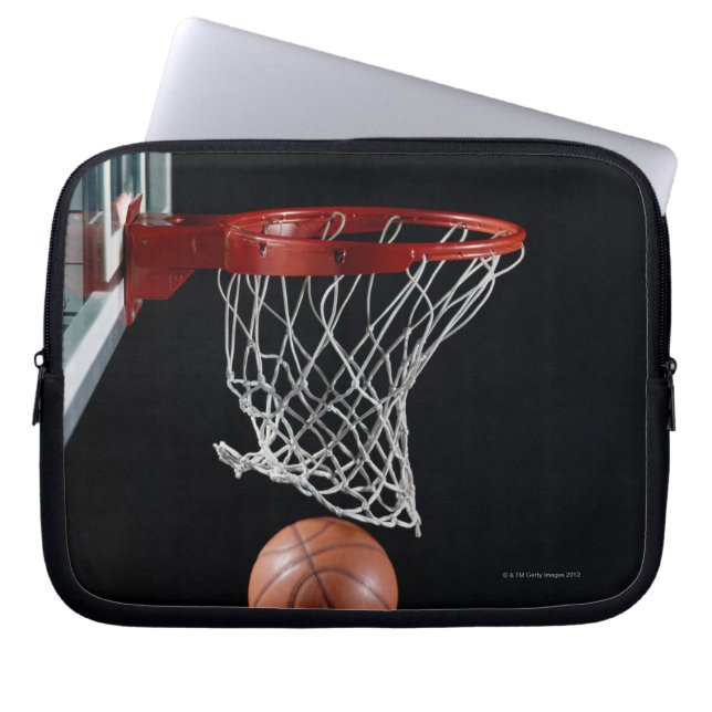 Basketboll i Ring Laptop Sleeve (Framsidan)