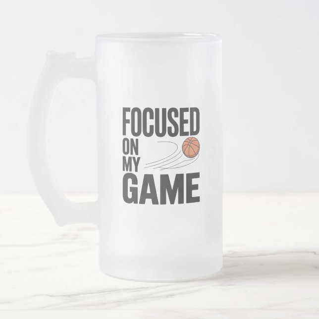 Basketboll med fokus på fryst glas Mugg (Vänster)