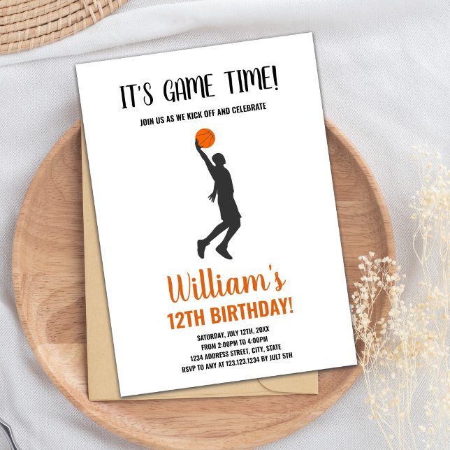 Basketboll på Hand Birthday-inbjudningar Inbjudningar (Basketball on Hand Birthday Invitations)