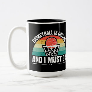 Basketboll ringer och jag måste gå. Två-Tonad mugg