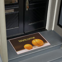 Basketboll välkomnas med två basketbollar på svart