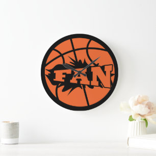 Basketbollspelare fläkt orange boll stor klocka