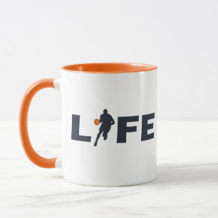 Basketbollspelare med orange boll mugg
