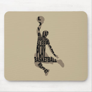 Basketbollspelare slam dunk med text i fullt musmatta