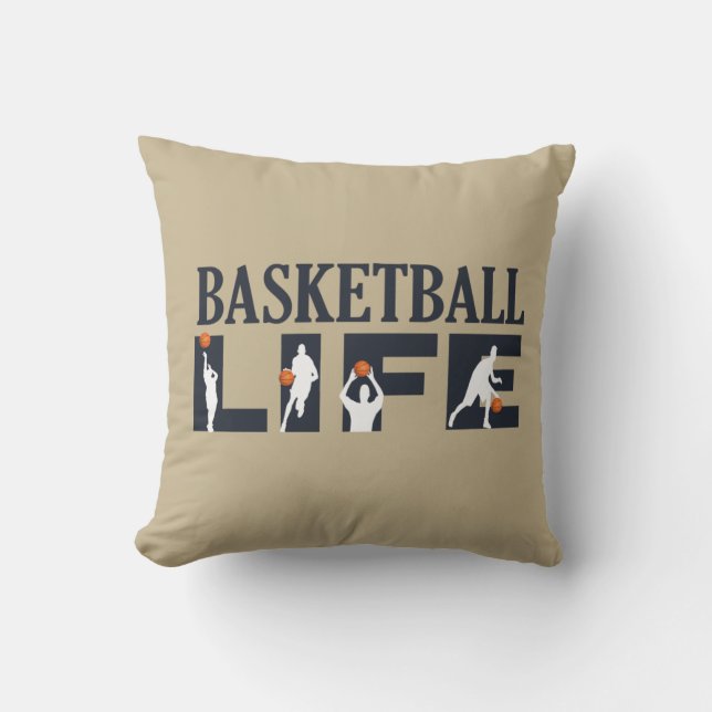Basketbollspelare som borrar med orange boll kudde (Framsida)