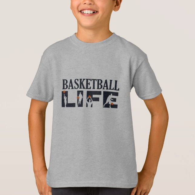 Basketbollspelare som borrar med orange boll t shirt (Framsida)