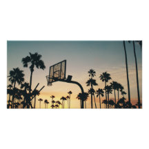 Basketbollstol handflatan träd vid sunset