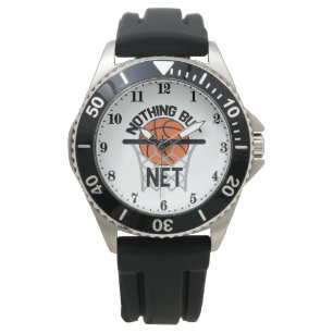 Basketsporter med flammande coola armbandsur
