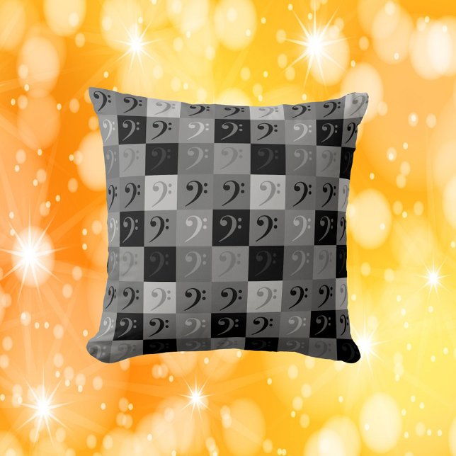 Bass Clef Black och Grått Kudde (A throw pillow with a bass clef pattern in blacks and grays)