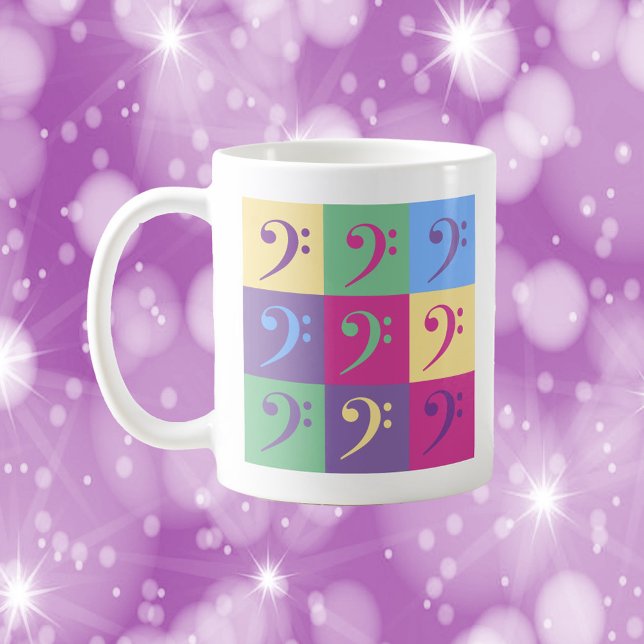 Bass Clef Mönster Colorful Kaffemugg (A mug with a pattern of bass clef symbols in purple, yellow, green, blue and pink)