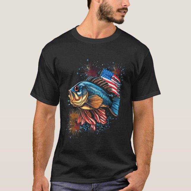 Bass Fish American Flag Patriotic Fishing T Shirt (Framsida)