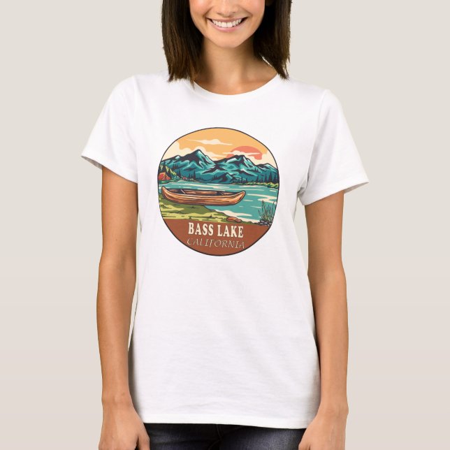 Bass Sjö California Boating FishEmblem T Shirt (Framsida)