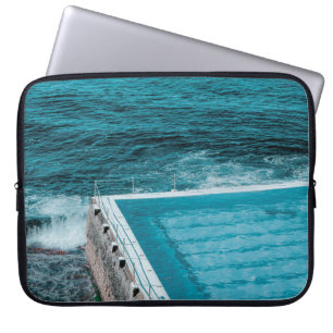 Bassäng nära havet laptop fodral