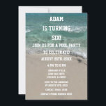 Bassäng Party 6e födelsedag Sjätte Beach Vatten Ar Inbjudningar<br><div class="desc">Utskriven med bakgrundsbild av konst vatten-bakgrund och textmallar för personlig som du kan redigera och anpassa! Du kan också ändra åldersmallen om du vill fira en annan åldersfödelsedag!</div>