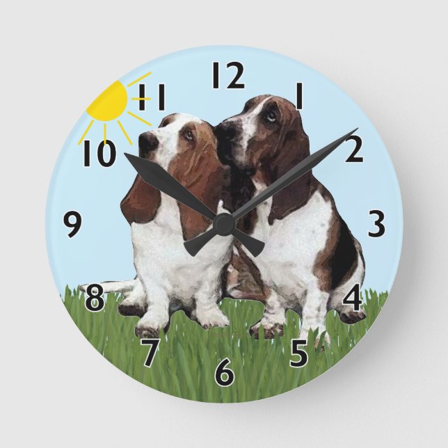 Basset Buddies Clock Rund Klocka (Framsida)
