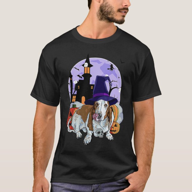 Basset Hound Dog Halloween Witch Pumpkin T Shirt (Framsida)