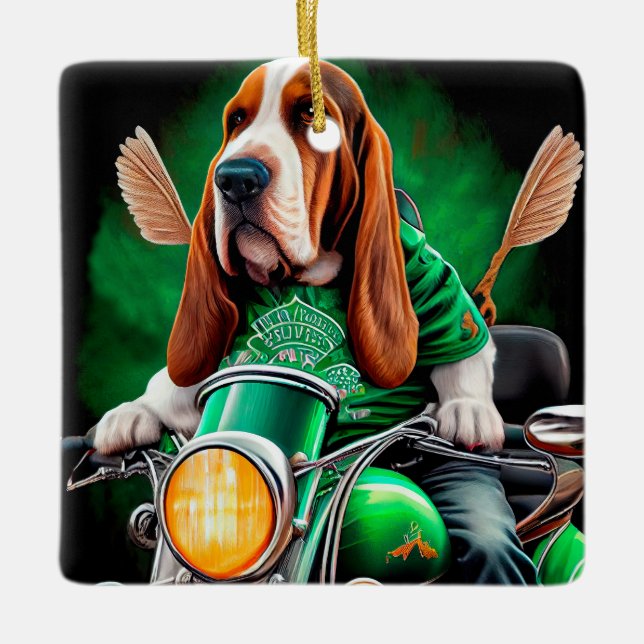 Basset Hound Hund Cycle St. Patrick's Day Julgransprydnad Keramik (Framsida)