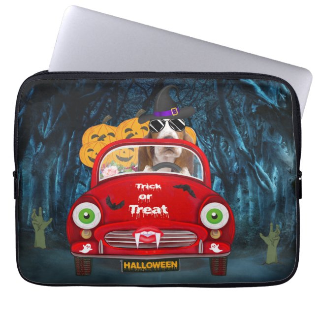 Basset Hound Hund Driving Car Scary Halloween Laptop Fodral (Framsidan)