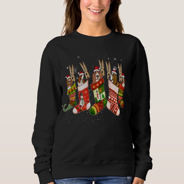 Basset Hound Hund i julsock Santa Hat Julafton T Shirt (Framsida)