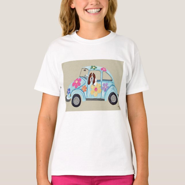 Basset Hound in Hippie Car T Shirt (Framsida)