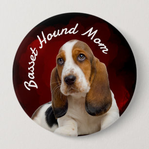 Basset Hound Mamma med röd bakgrundsknapp Knapp