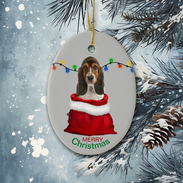 Basset Hound Puppy i Gift Bag-julen Julgransprydnad Keramik (Skapare uppladdad)