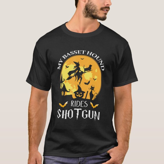 Basset Hound Rides Pistol Hund T Shirt (Framsida)