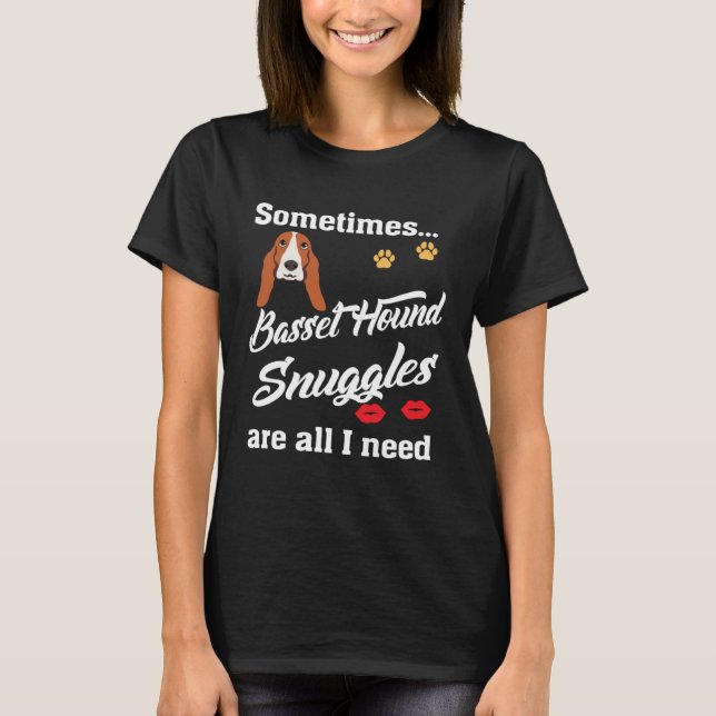 Basset Hound Snuggles Are All I Need Cute Valentin T Shirt (Framsida)