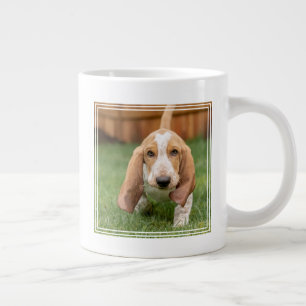 Basset Hound Valp som går Jumbo Mugg