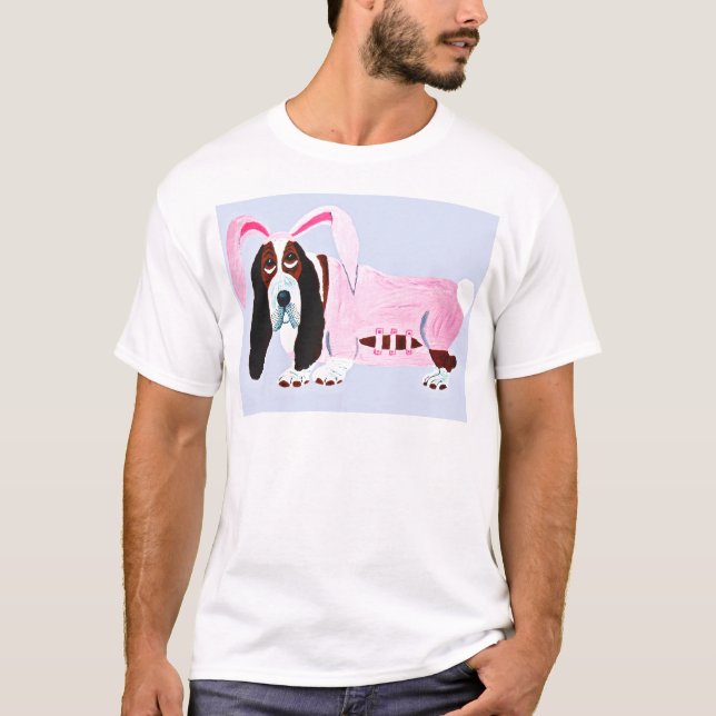 Bassethund i rosa kaninkostym tee shirt (Framsida)