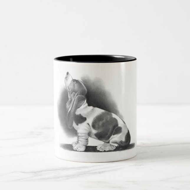BASSETHUND: RITA REALISM: MUGG (Center)