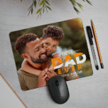 BÄSTA ANPASSNINGSBAR-FOTO OCH NAMN-ORANGE-VITT I P MUSMATTA<br><div class="desc">Perfekten till Fars dag är en anpassningsbar musmatta med personlig foto och en snyggt två färg-övertäckning med hjärtlarmet "Bästa Pappa någonsin". Den här unika och tankfulla presenten kombinerar praktisk och känslomässig användning och skapar det som ett perfekt val för att visa pappa hur mycket han elak för dig. Anpassningsalternativen gör...</div>
