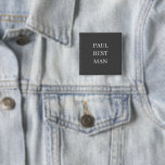 BÄSTA BADGE-KNAPPEN BRÖLLOP BACHELOR KNAPP<br><div class="desc">Knacka av din bröllop firande i stil med den här smutsiga gråttet och vita "Best Man"-badge! Perfekt för bröllop, reklampartier, repetitionsmiddagar eller mottagningar gör den här stilen det enkelt att identifiera medlemmar i bröllopsfesten. Helt anpassade, du kan enkelt redigera texten så att den passar alla roller - Best Man, Maid...</div>