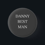 BÄSTA BADGE-KNAPPEN PIN BRÖLLOP BACHELOR KNAPP<br><div class="desc">BÄSTA BADGE FÖR BRÖLLOP ELLER STAG PARTY ELLER WEDDING RECEPTION REHERSAL DINNER,  HEN ELLER BAHELOR PARTY BACHELORETTE grått White BADGE PIN EASY FÖR ATT REDIGERA FÖR ALLA FAMILJEMEDLEMMAR,  BÄSTA MAN,  MAID OF HONOR FÅR DIN BRÖLLOP AV EN SVÅR START EASY TILL ID-BRÖLLOPSFEST VEM SOM</div>
